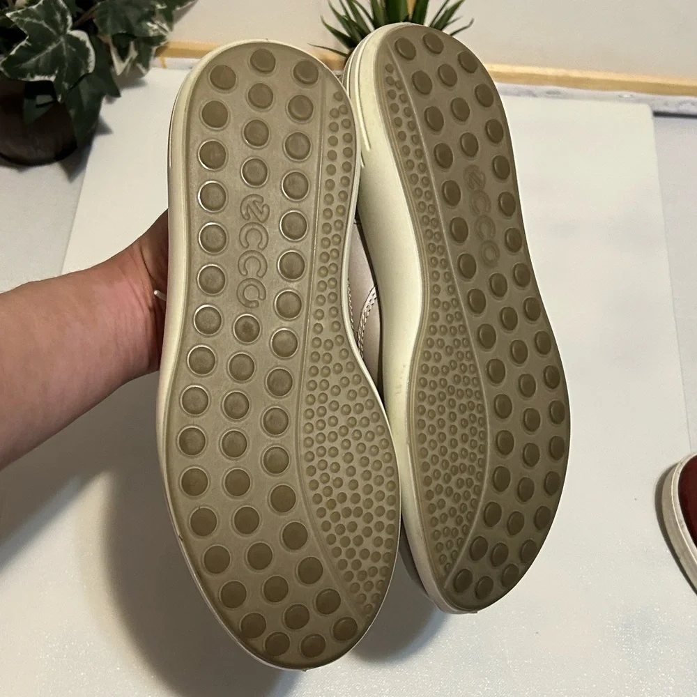 Ecos Footwear Taupe Lace-Up Sneakers with Cream Soles